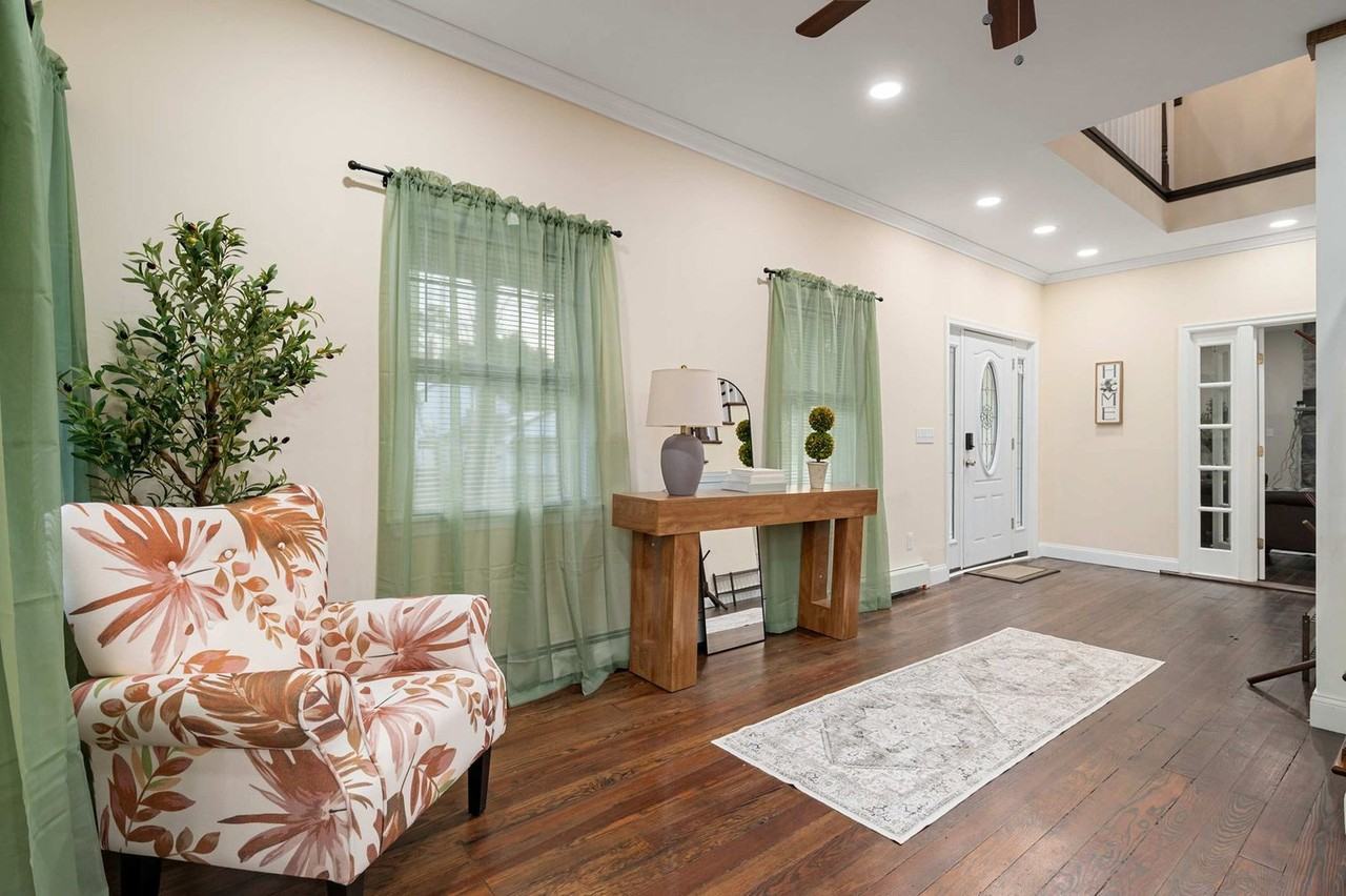 824 Peenpack Trl #1636425P - Photo 4 of 33