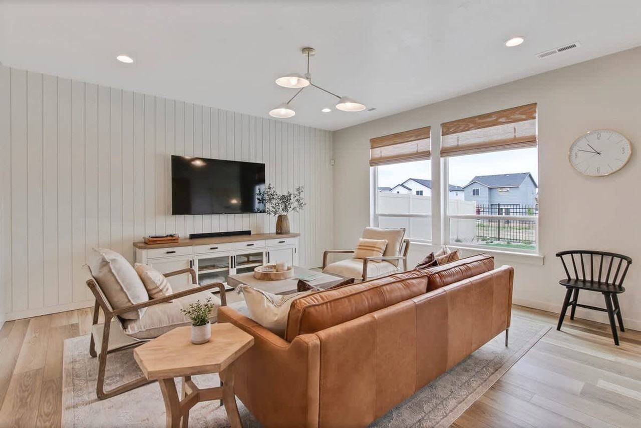 313 S Iceberg Lake Ave #1638228P - Photo 3 of 47