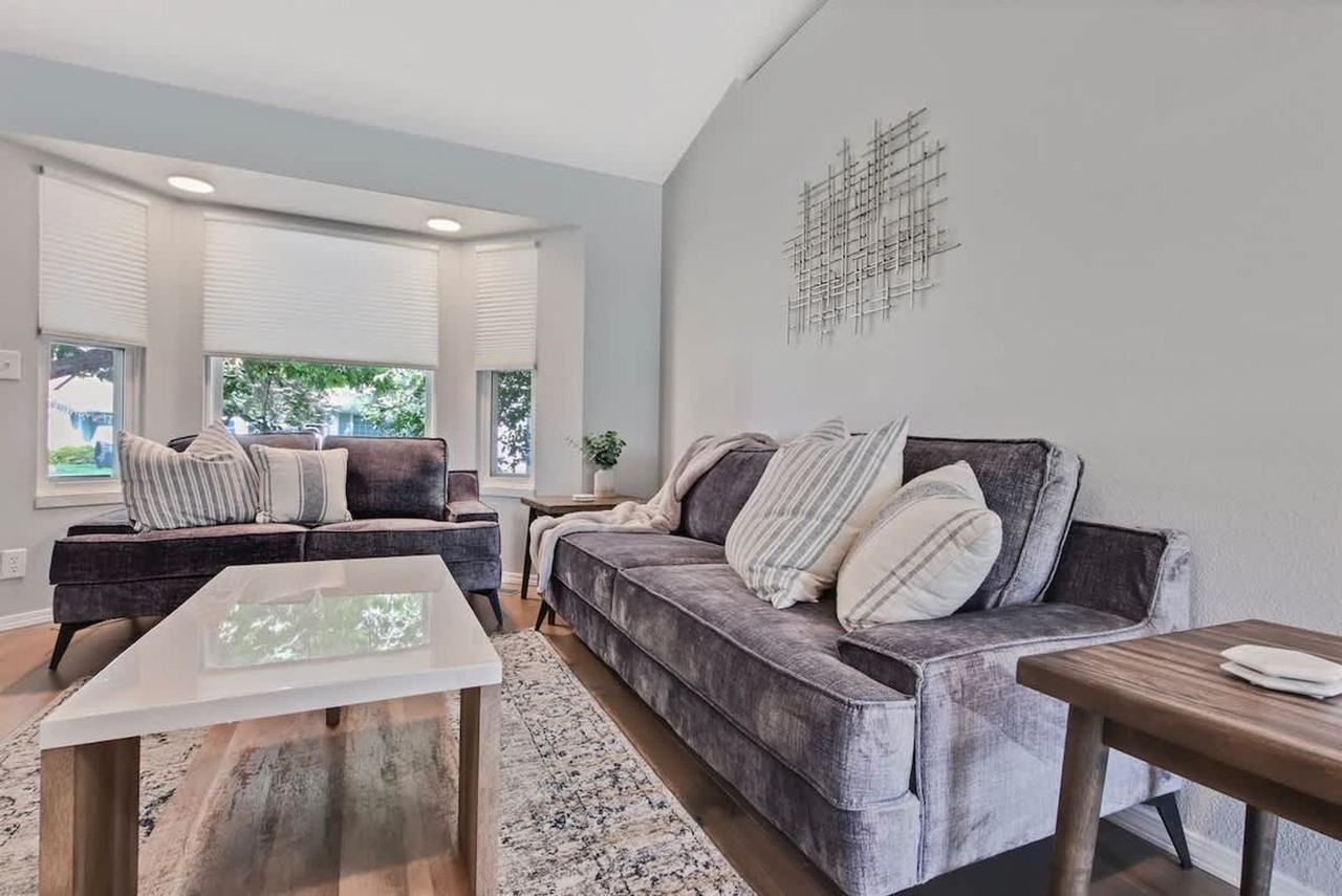 925 N Stonehenge Way #1638237P - Photo 3 of 50