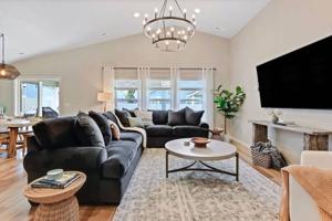 featured image of 187 W Waukesha St