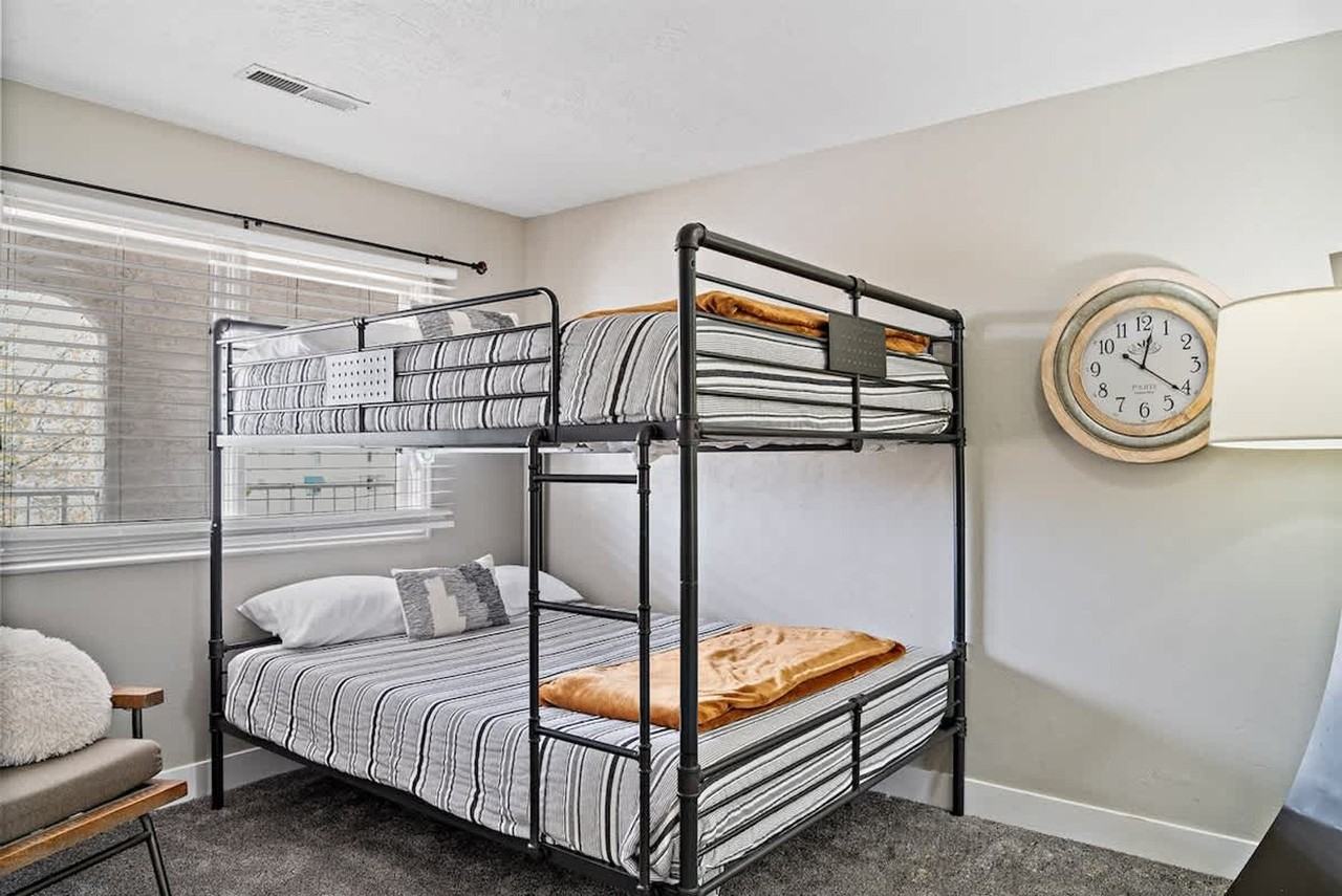 1845 W Canyon View Dr #1638243P - Photo 4 of 31
