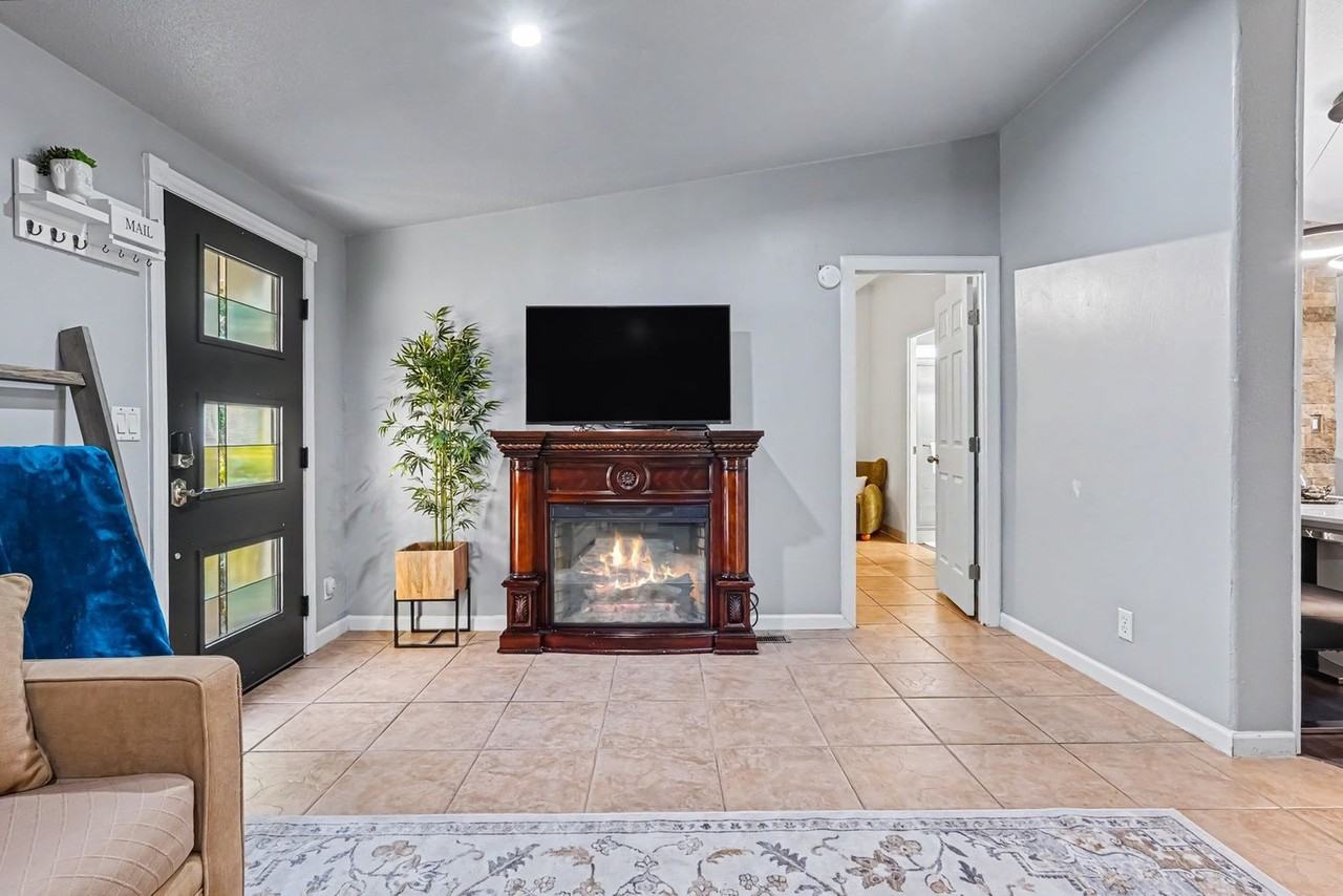 782 W Gina Dr #1638289P - Photo 5 of 38