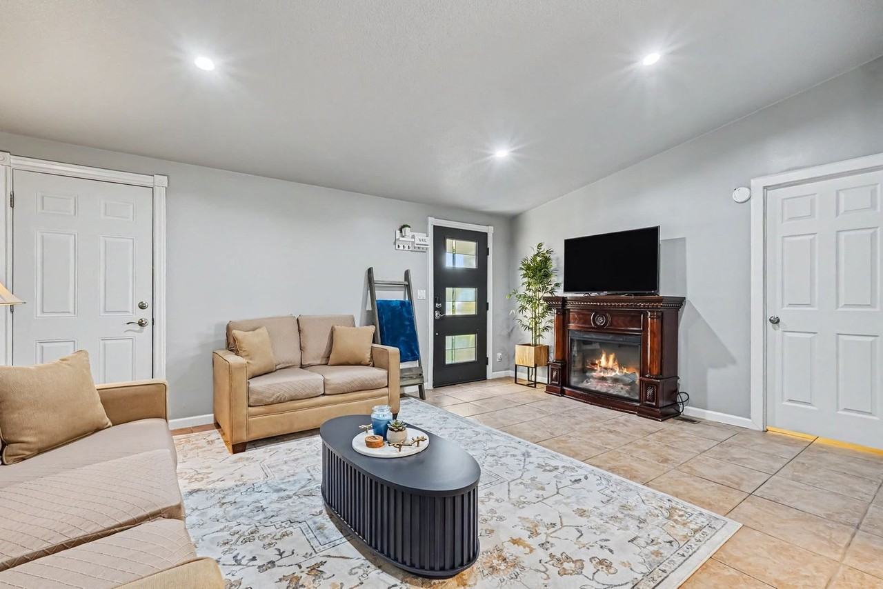 782 W Gina Dr #1638289P - Photo 6 of 38