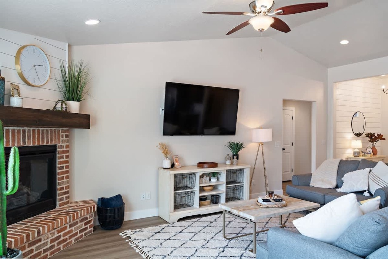 3273 W 2530 S #1638276P - Photo 2 of 50