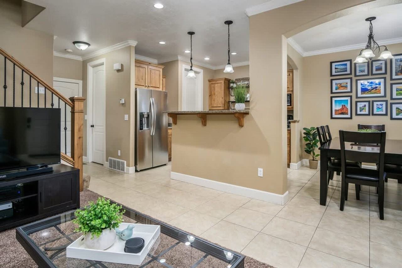 962 W 880 N #1638267P - Photo 2 of 27