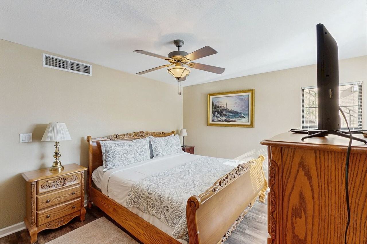6651 N Campbell Ave #1636343P - Photo 7 of 22