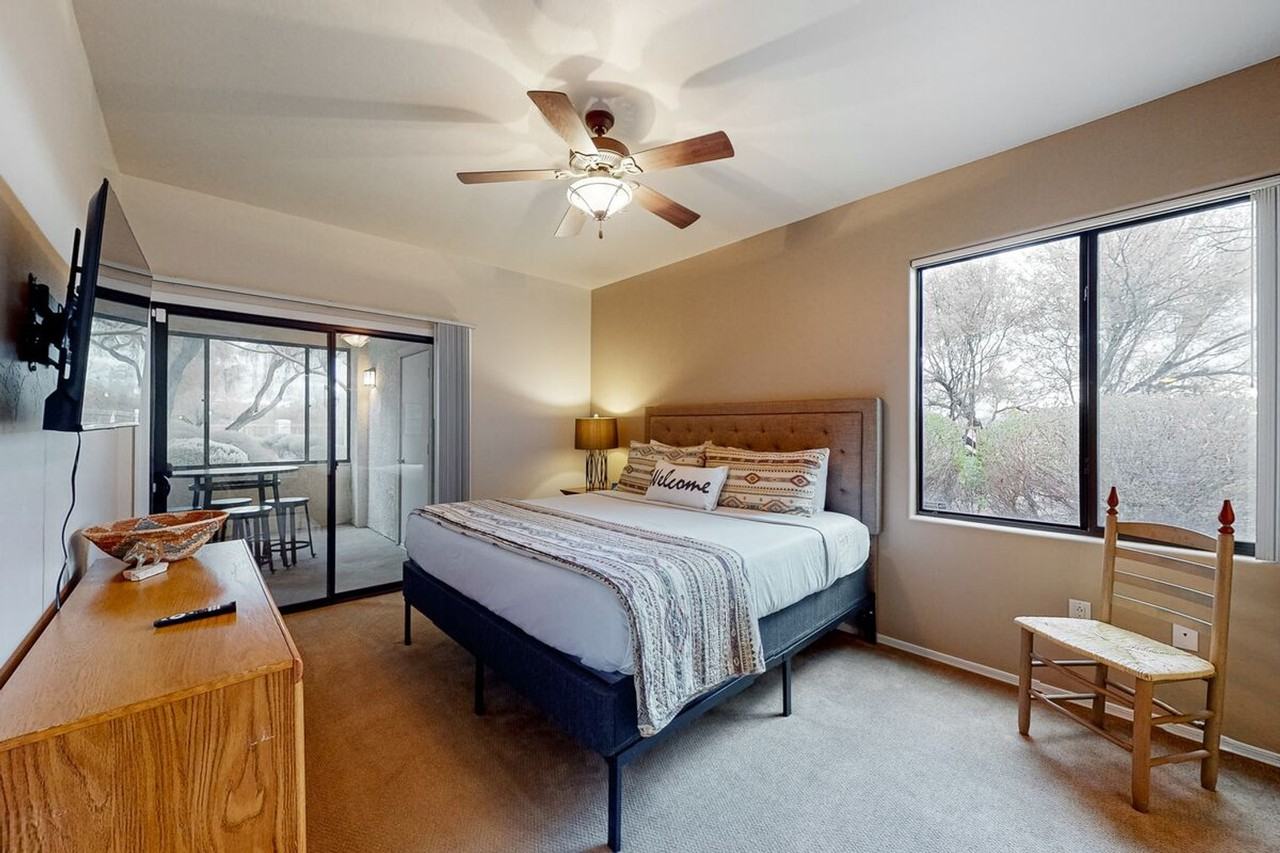 2550 E River Rd #1636344P - Photo 4 of 37
