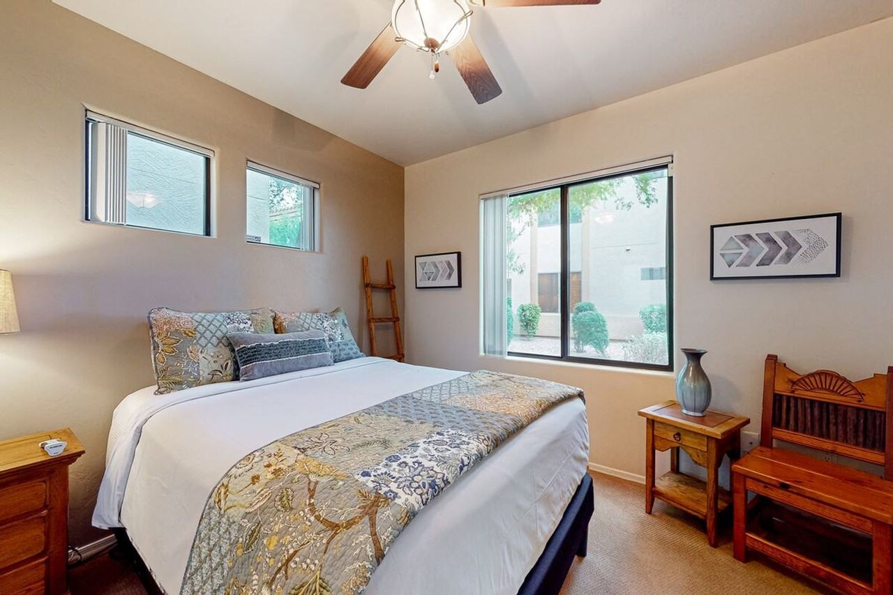 2550 E River Rd #1636344P - Photo 5 of 37