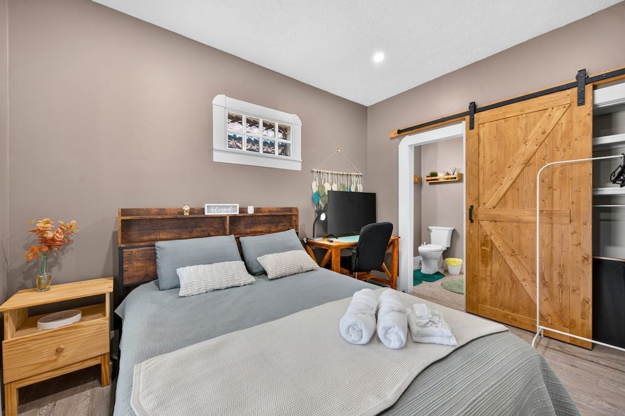 267 Leeds Ave #1627786P - Photo 4 of 32