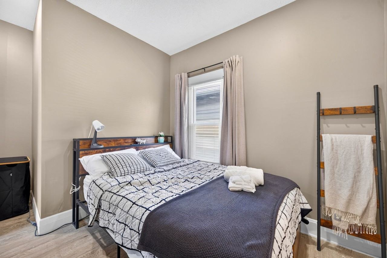 267 Leeds Ave #1627786P - Photo 5 of 32