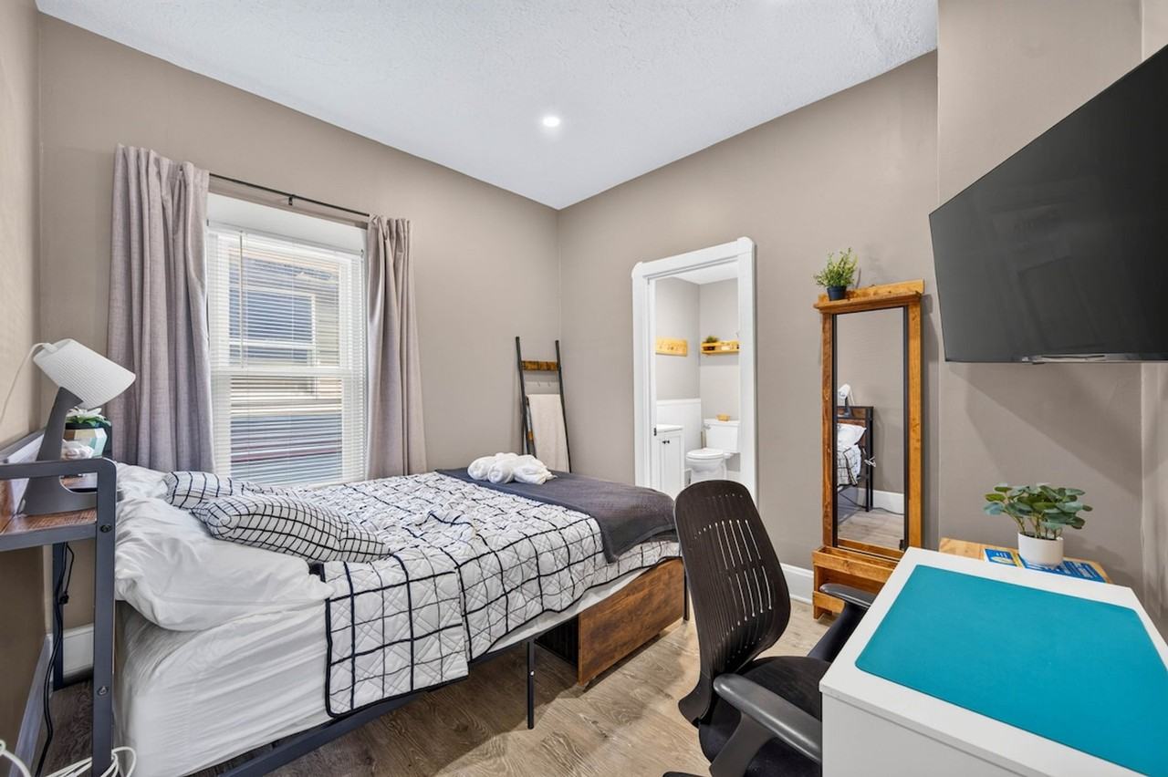 267 Leeds Ave #1627786P - Photo 6 of 32