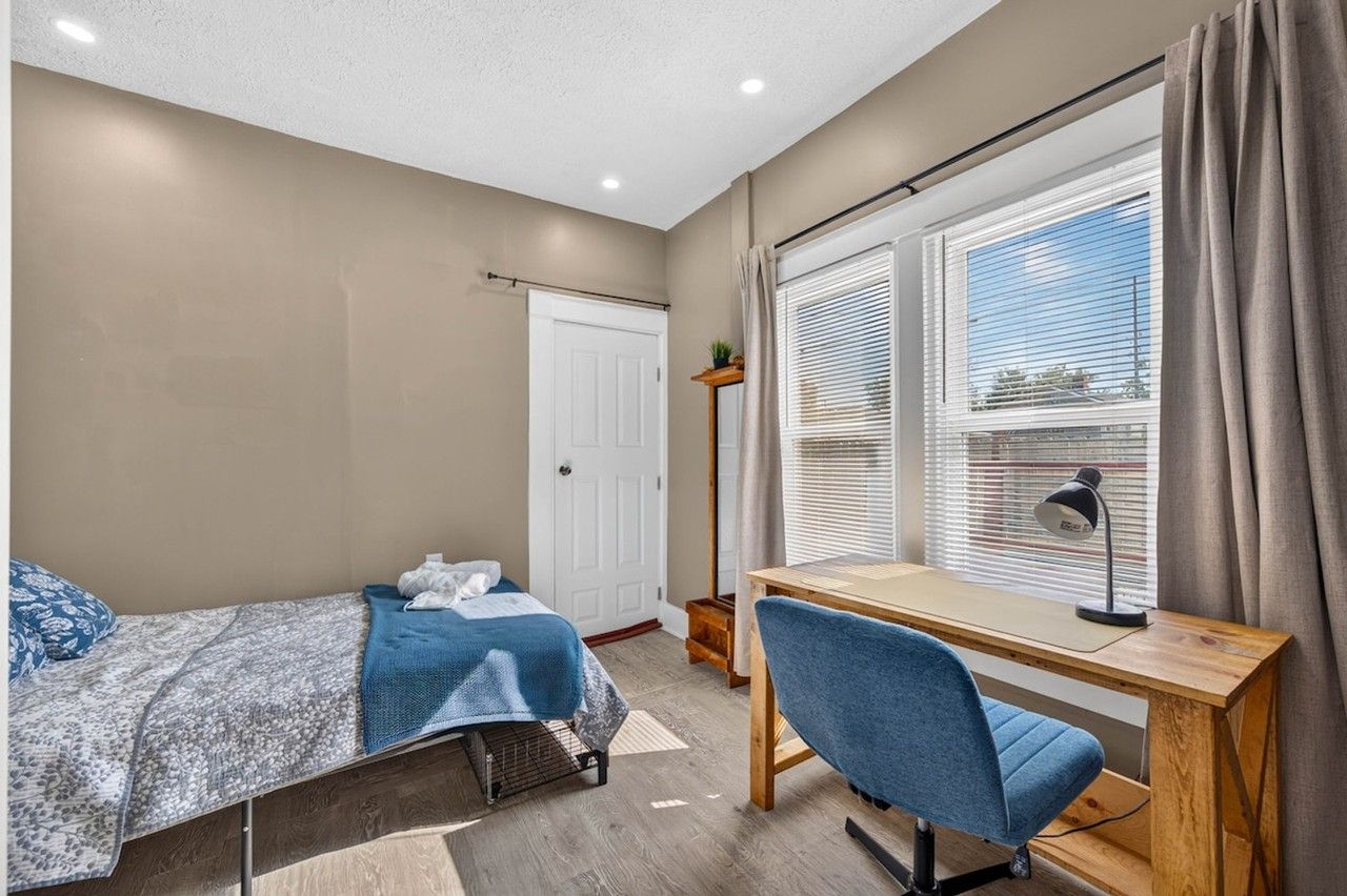 267 Leeds Ave #1627786P - Photo 7 of 32