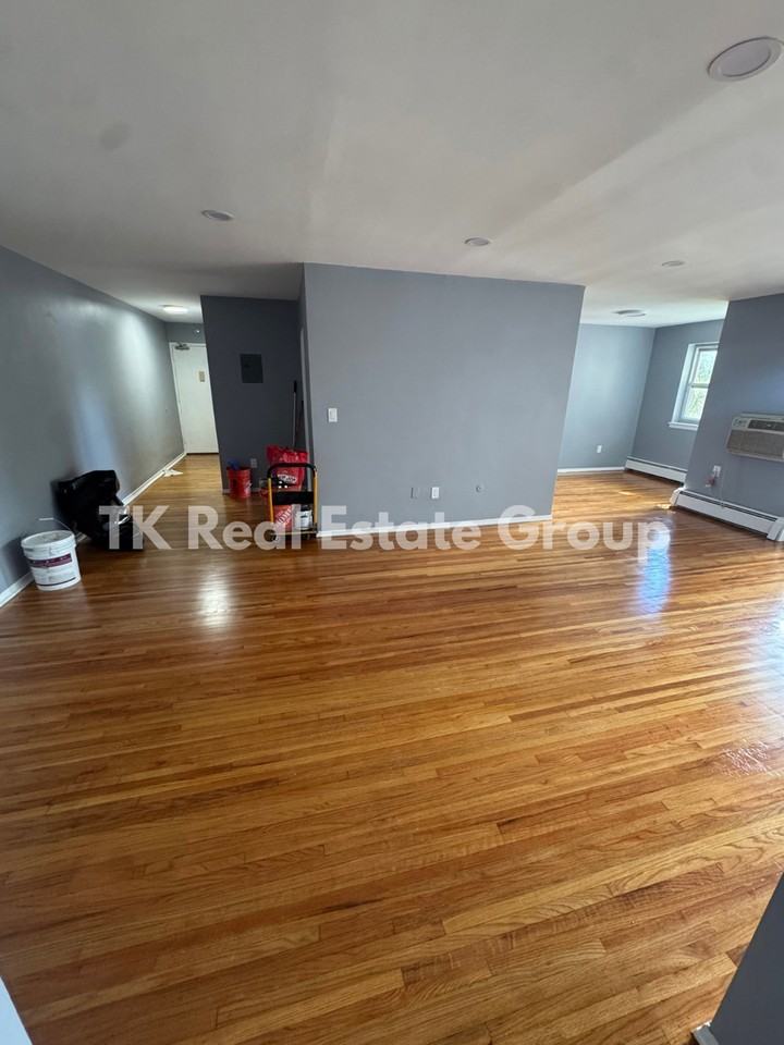 181 River Rd - Photo 2 of 15