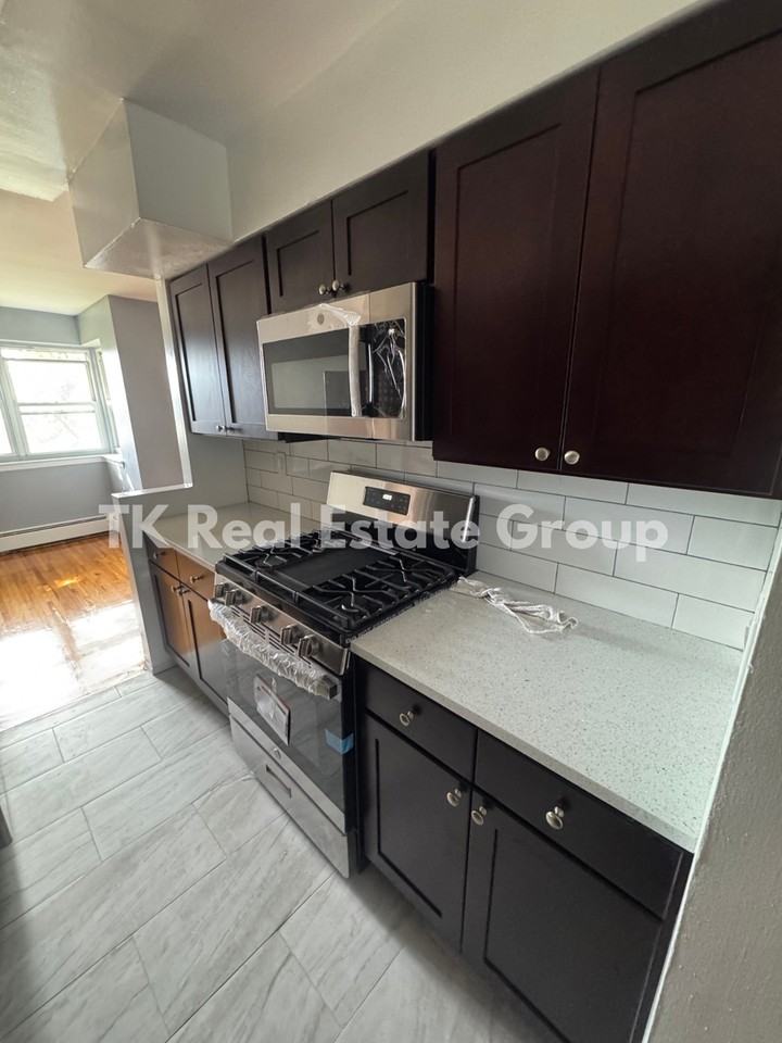181 River Rd - Photo 3 of 15