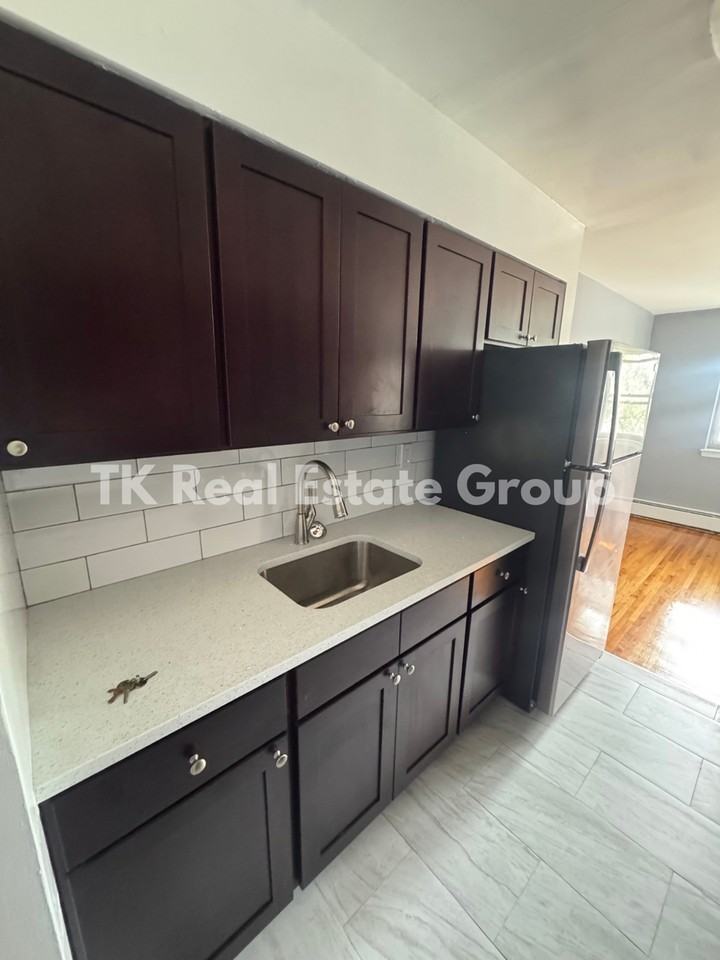 181 River Rd - Photo 4 of 15