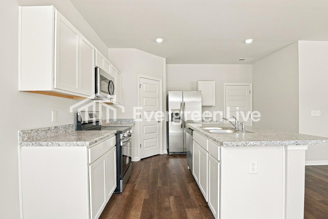 42 Tyler Cir - Photo 2 of 15