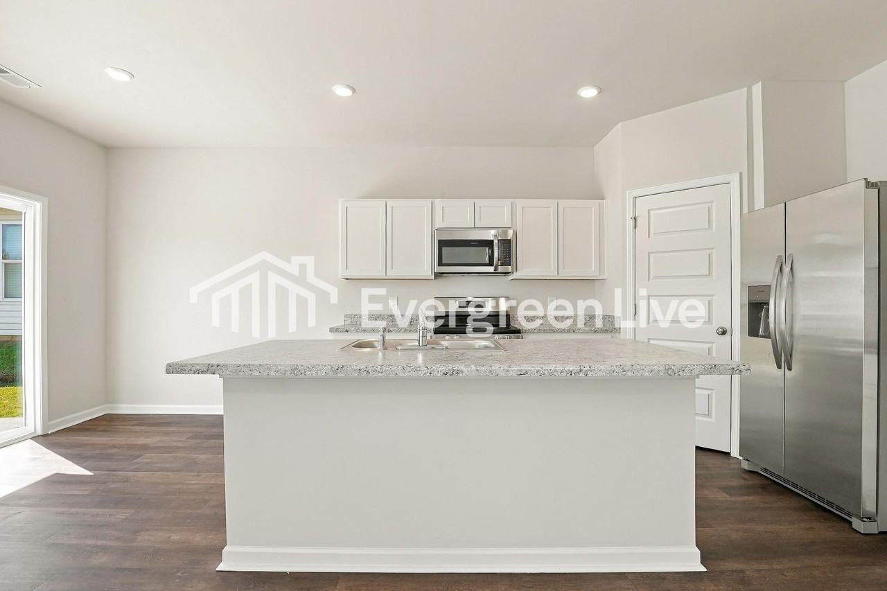 42 Tyler Cir - Photo 3 of 15