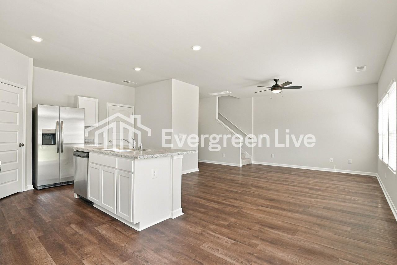 42 Tyler Cir - Photo 4 of 15
