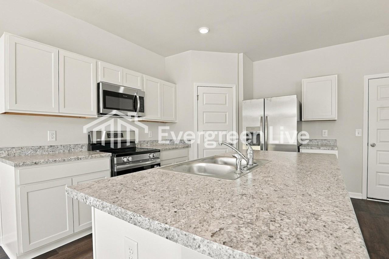 42 Tyler Cir - Photo 5 of 15
