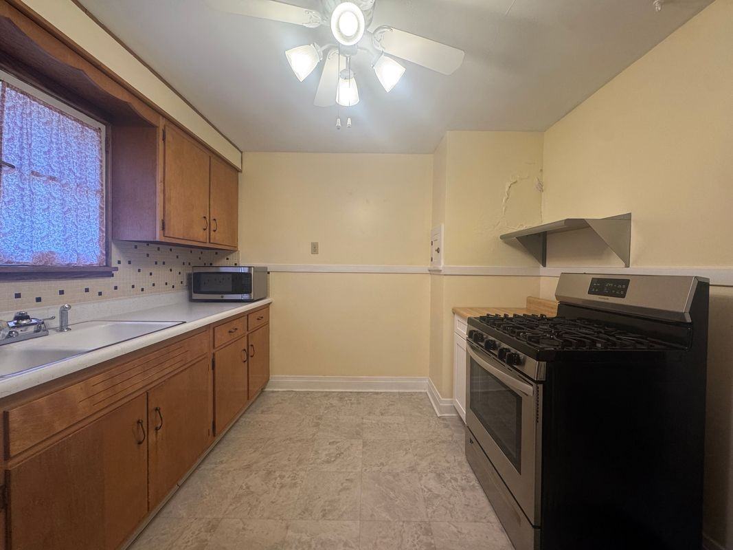 132 Shepard Ave - Photo 3 of 10