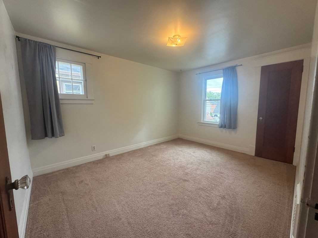 132 Shepard Ave - Photo 5 of 10