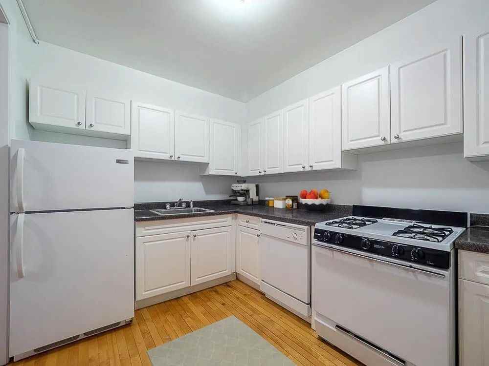 340 Park Ave - Photo 2 of 6