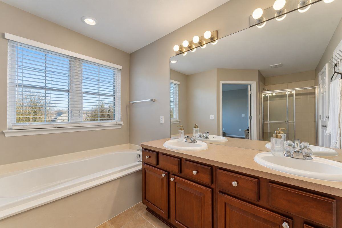 2051 Vanderbilt Rd ##25 - Photo 4 of 36