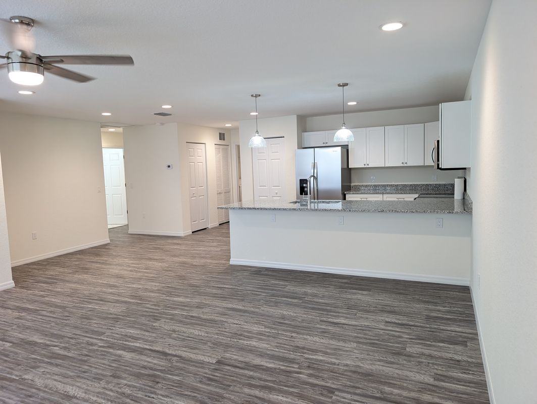819 Ne 10th St - Photo 2 of 3