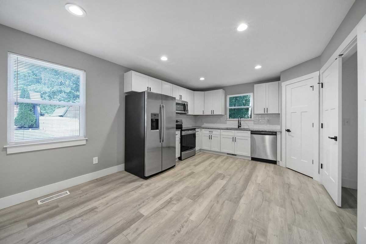 108 Carpenter St ##110 - Photo 2 of 3