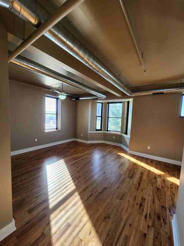 1620 Cuming St - Photo 3 of 13