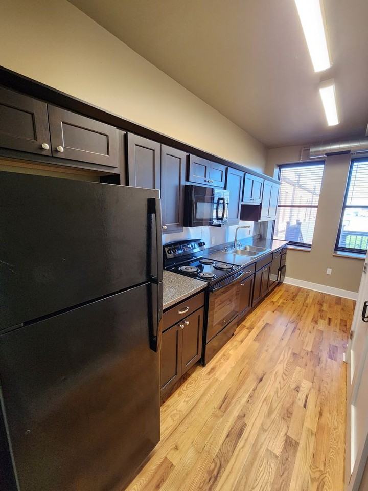 1620 Cuming St - Photo 6 of 13