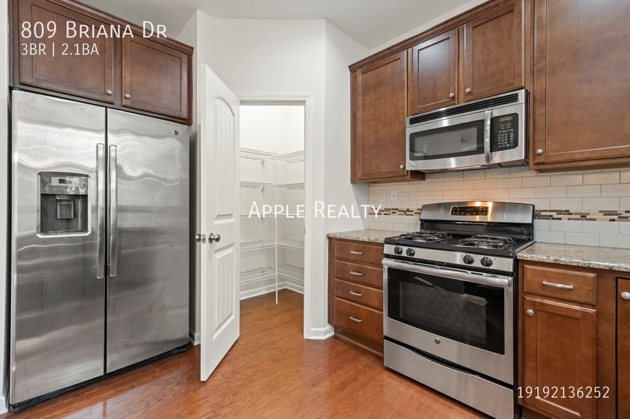 809 Briana Dr - Photo 6 of 21