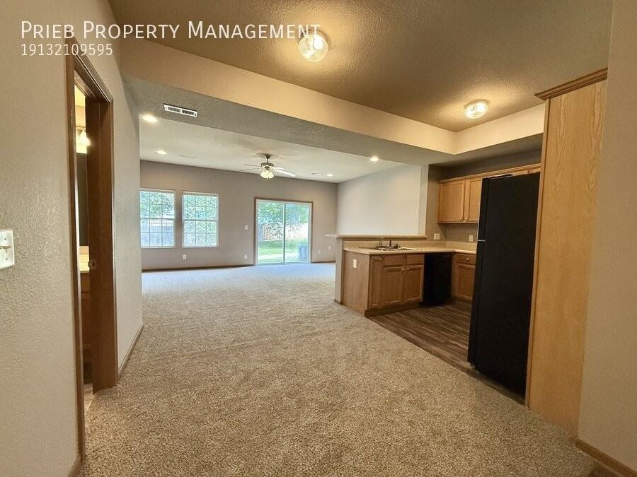 860 S Woodson Ct - Photo 2 of 7