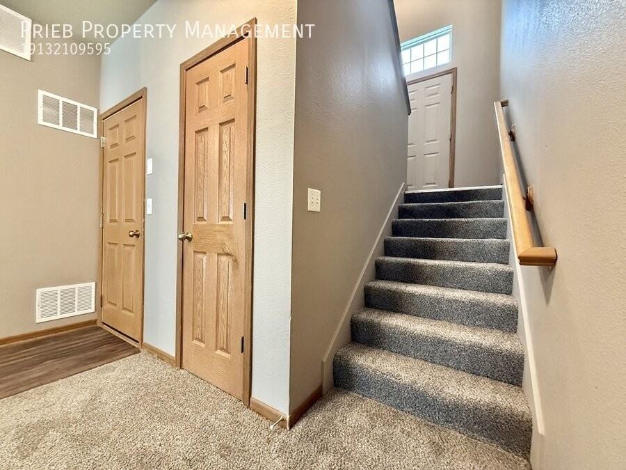 860 S Woodson Ct - Photo 3 of 7