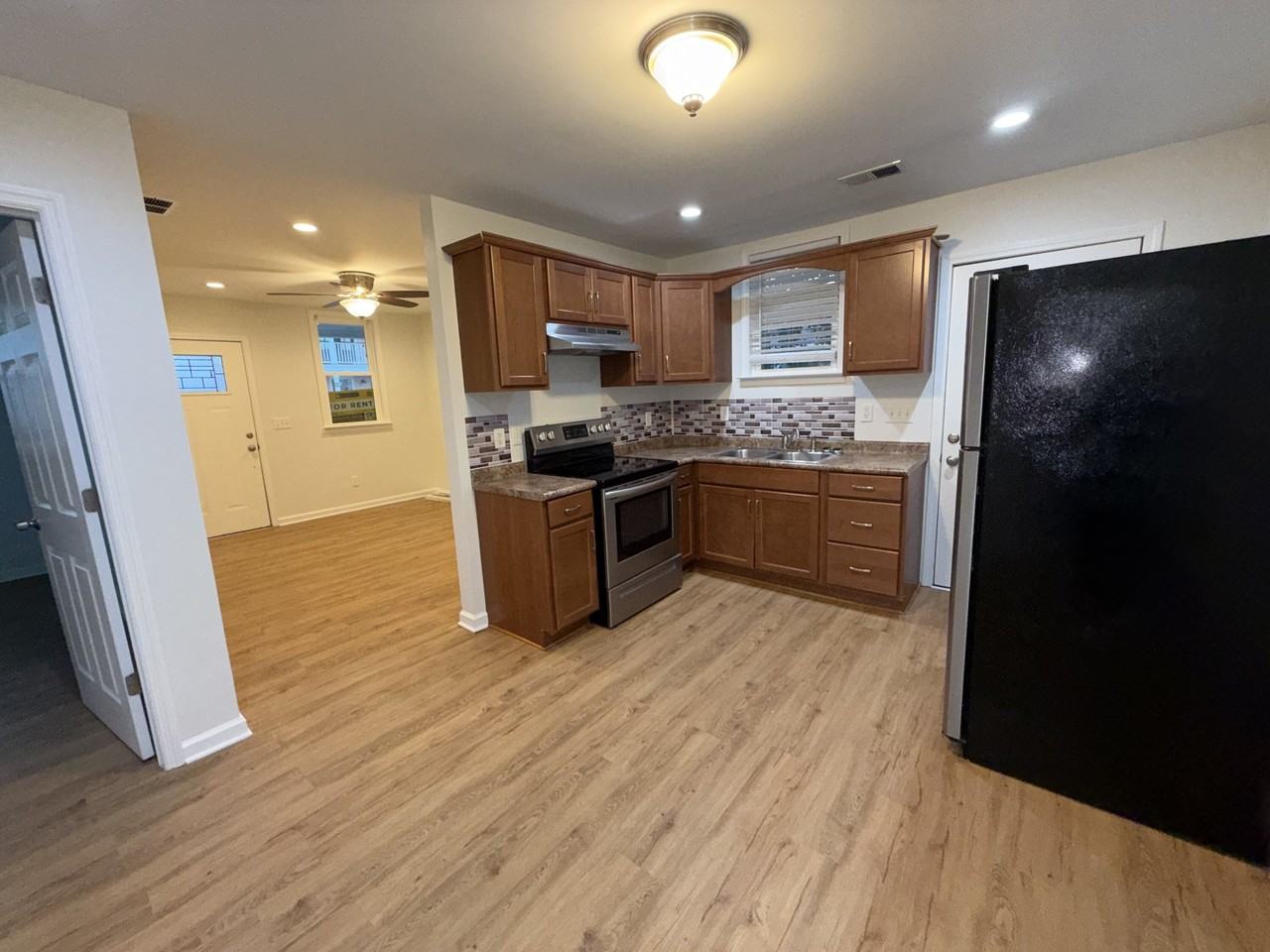 212 Romney St - Photo 3 of 23