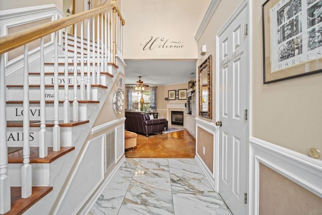 1310 Lark Ln - Photo 4 of 42