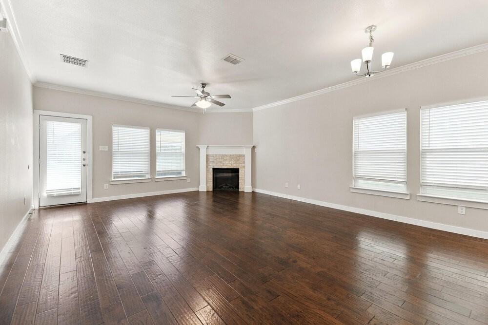 2704 Liam Dr - Photo 7 of 17