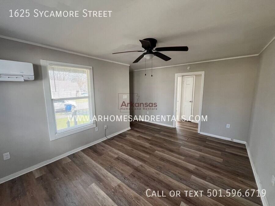 1625 Sycamore St - Photo 2 of 10