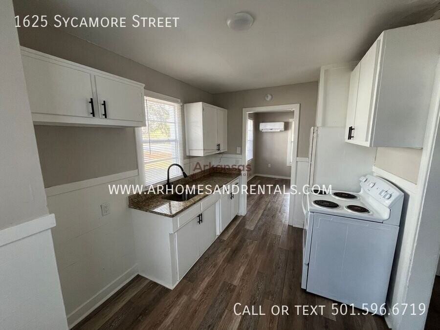 1625 Sycamore St - Photo 5 of 10