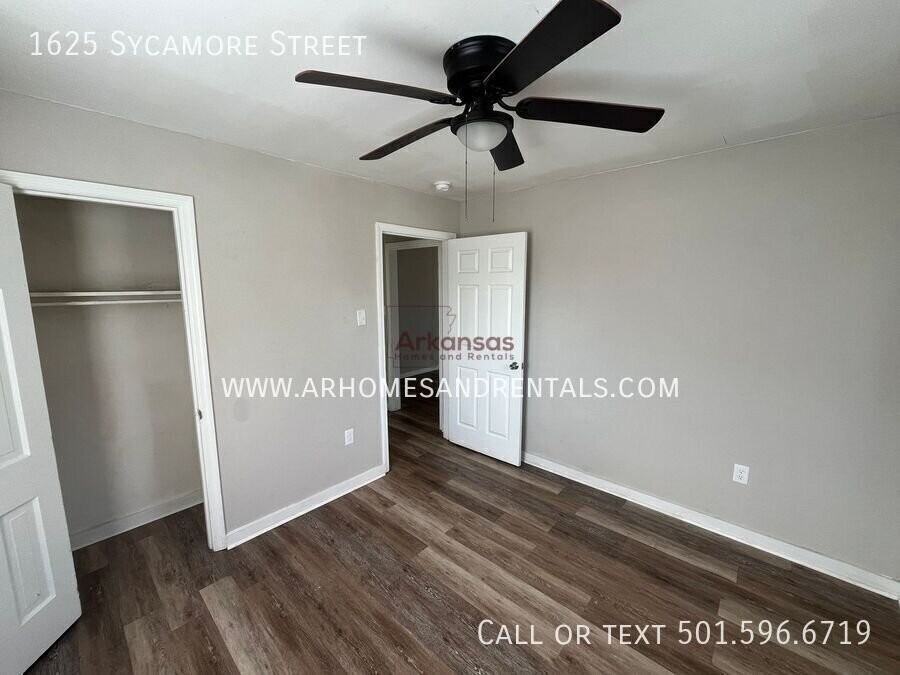 1625 Sycamore St - Photo 7 of 10