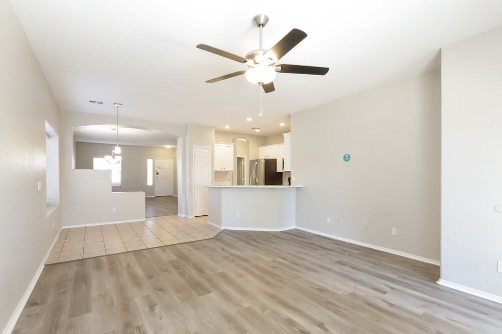 11909 W Jefferson St - Photo 4 of 16