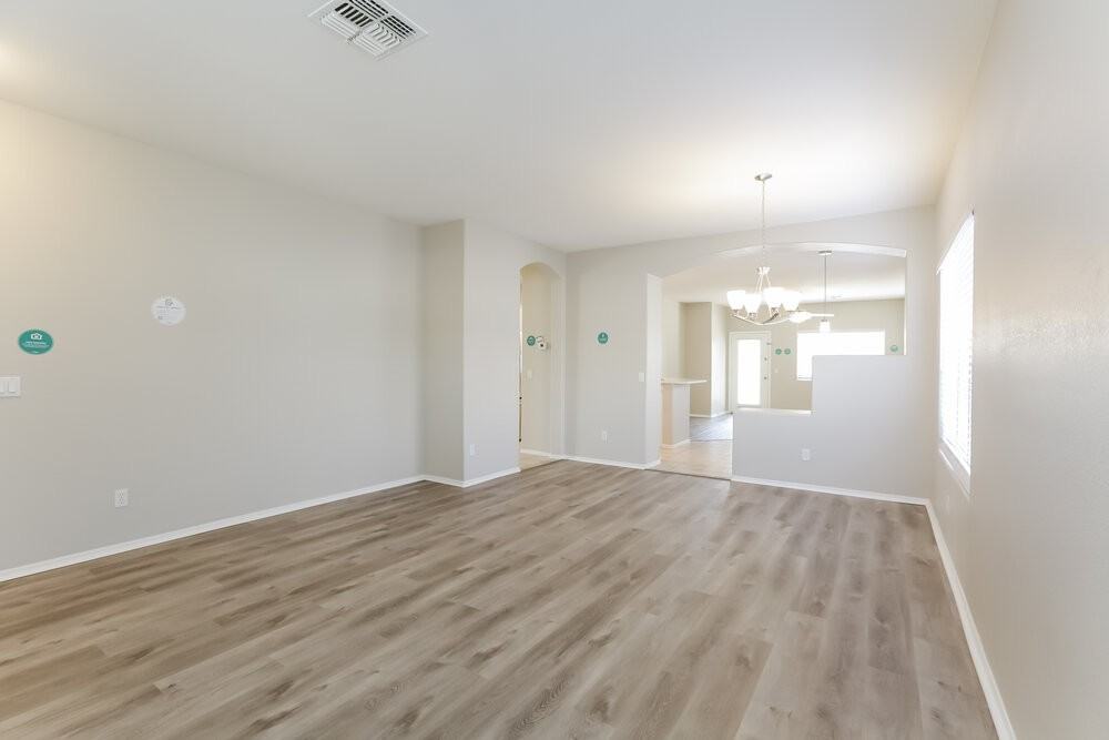 11909 W Jefferson St - Photo 5 of 16