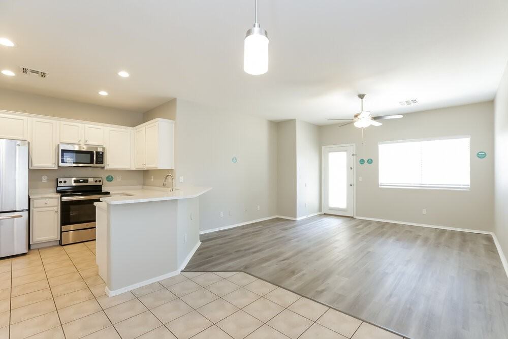 11909 W Jefferson St - Photo 7 of 16