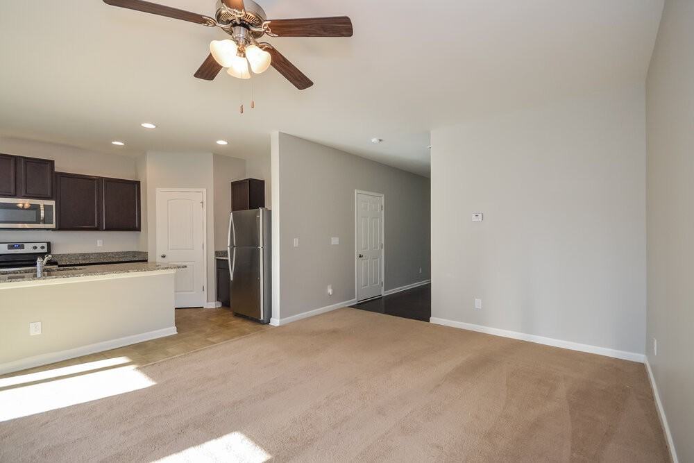 425 Lossie Ln - Photo 6 of 17