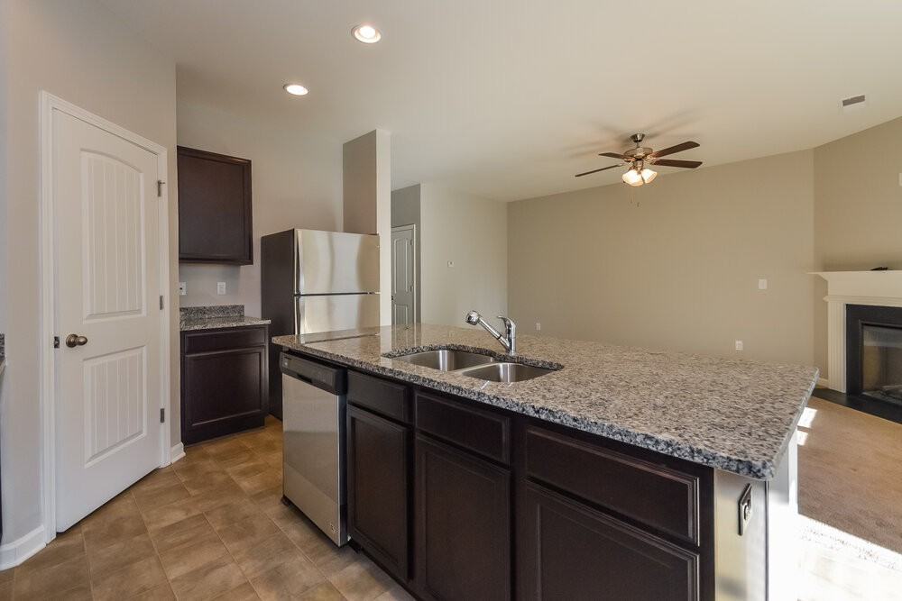 425 Lossie Ln - Photo 7 of 17