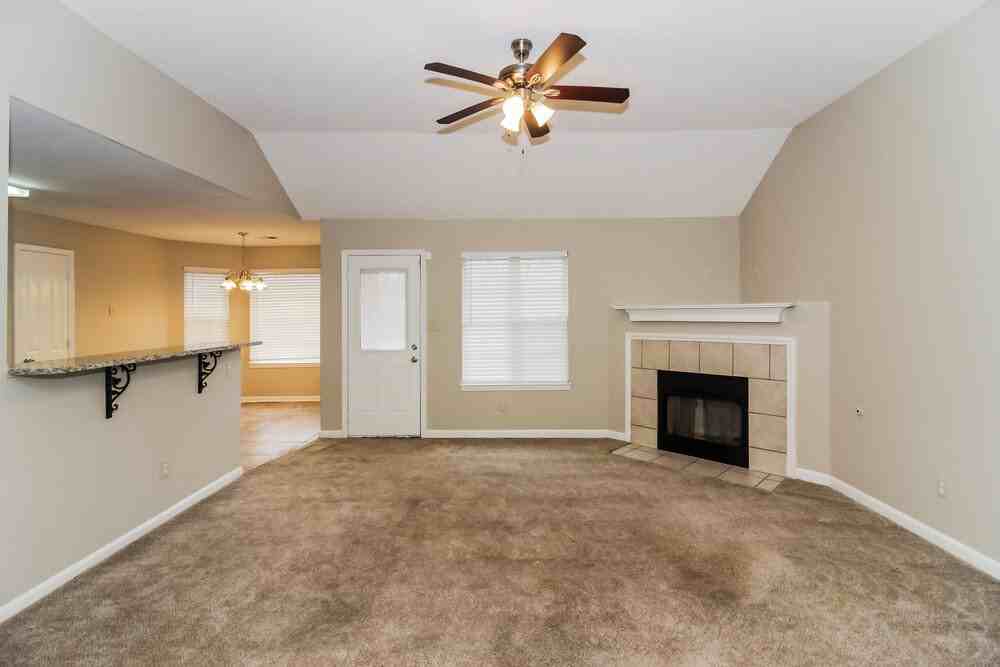 3860 Conrail Cir - Photo 4 of 25