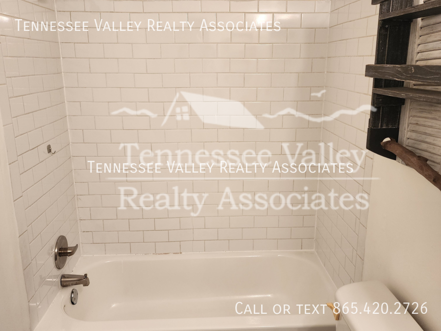 1509 Brown Ave - Photo 5 of 8