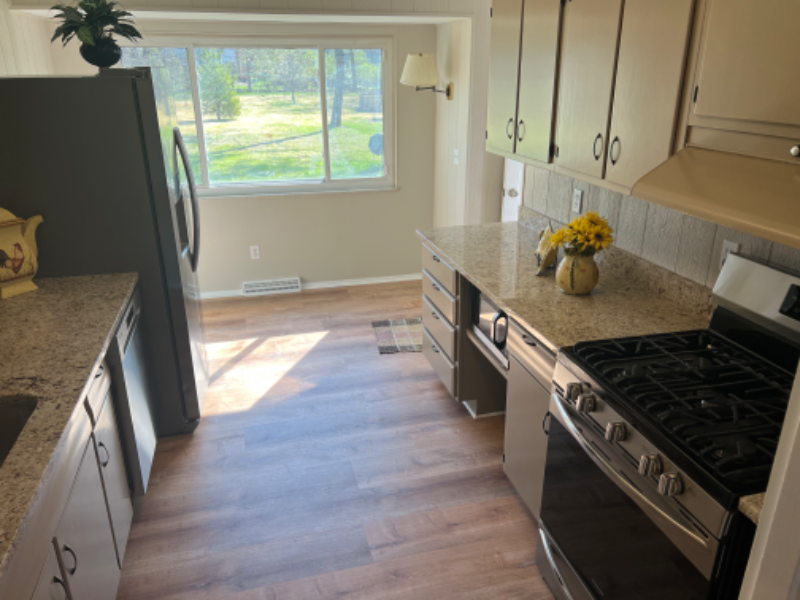 980 Pamela Rd - Photo 3 of 16