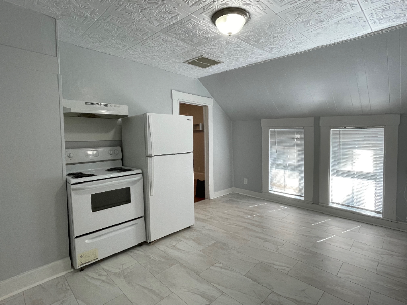 13 Lincoln St #C - Photo 2 of 14