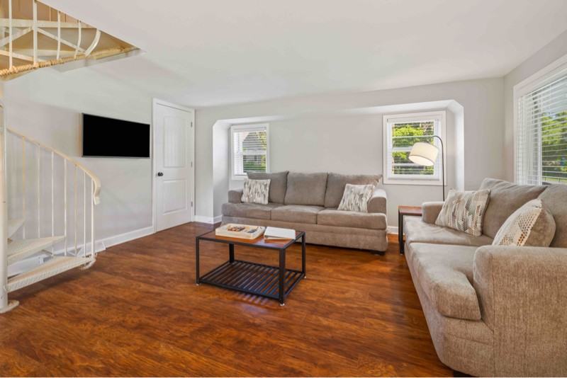 4305 S Shore Dr - Photo 5 of 11
